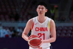 杨毅：落后15分进末节一定要破釜沉舟 出机会果断投 需要连续3分