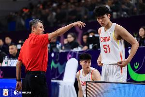 中国男篮打成这样&外界骂声一片 人们期待的东西与现实差距太远