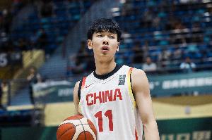 媒体人：张博源在路易斯维尔融入的非常好 NCAA适合开朗上进球员